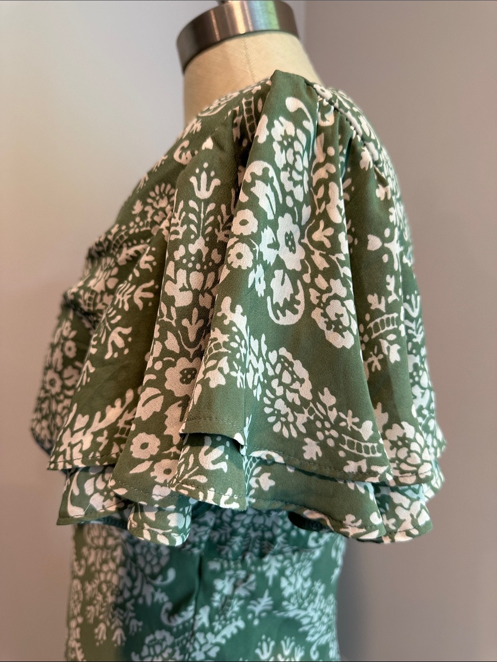 ABERCROMBIE & FITCH Ruffle Sleeve Maxi Dress Green SIZE MEDIUM EUC LIKE NEW - Picture 5 of 7